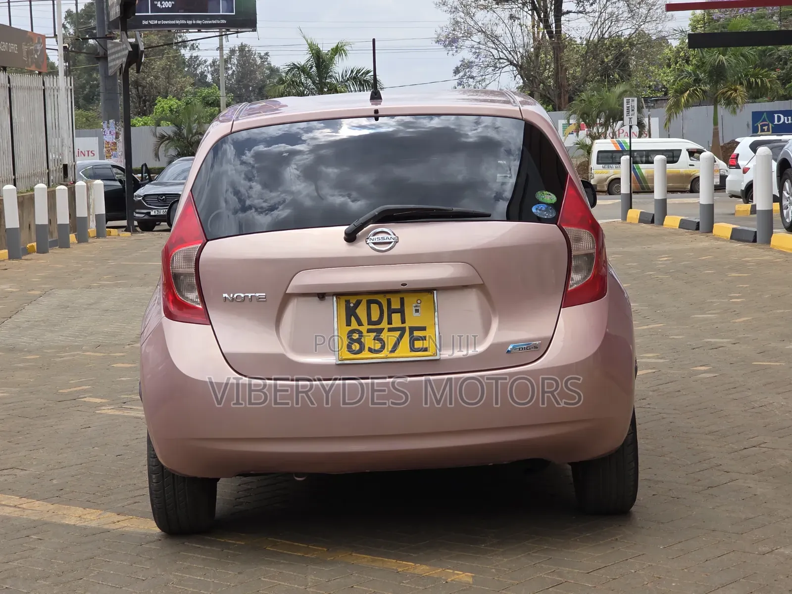 Nissan Note 2015 Pink