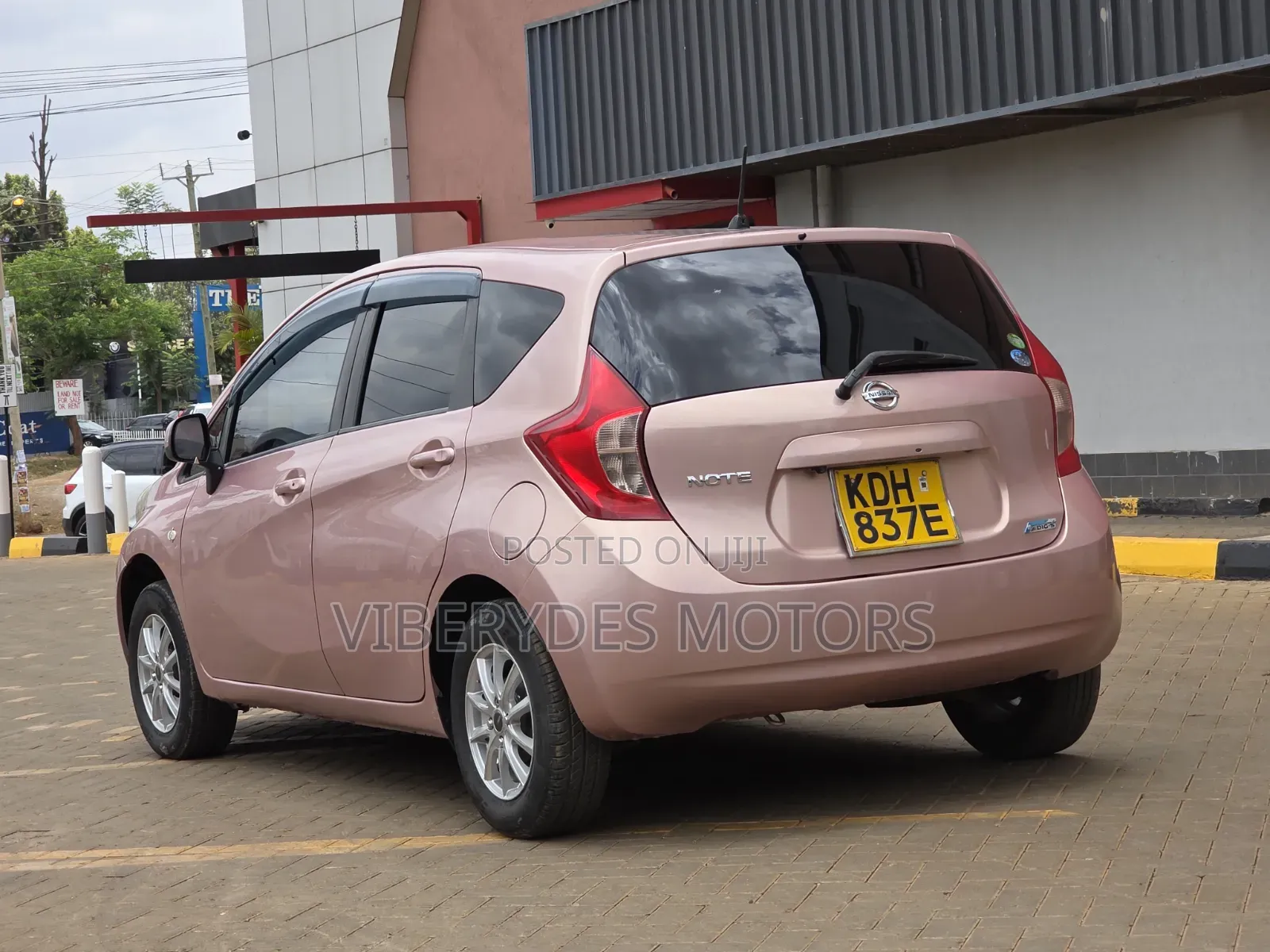 Nissan Note 2015 Pink