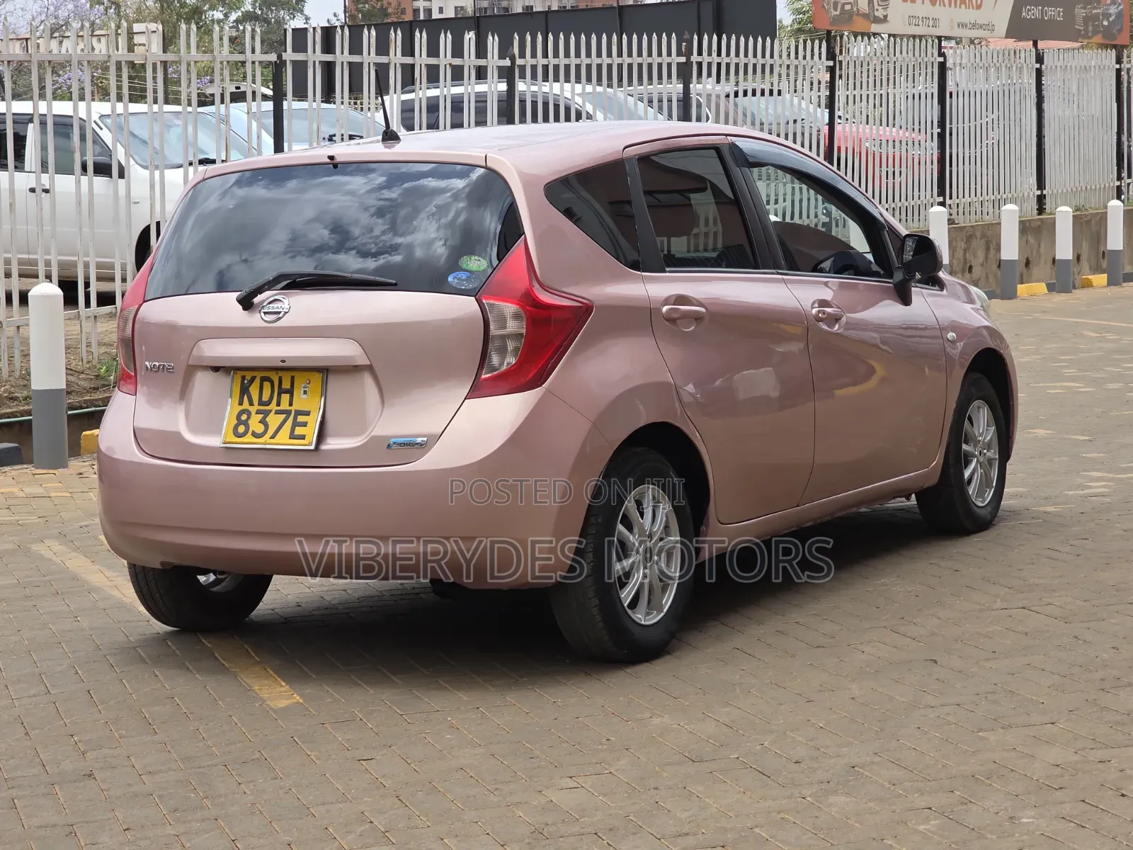 Nissan Note 2015 Pink