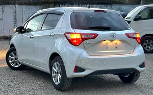 Toyota Vitz 1.3 FWD 5dr 2019 White