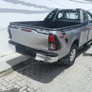 Toyota Hilux 2019 Silver
