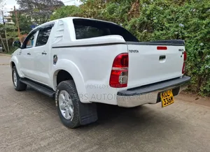 Toyota Hilux 2011 White