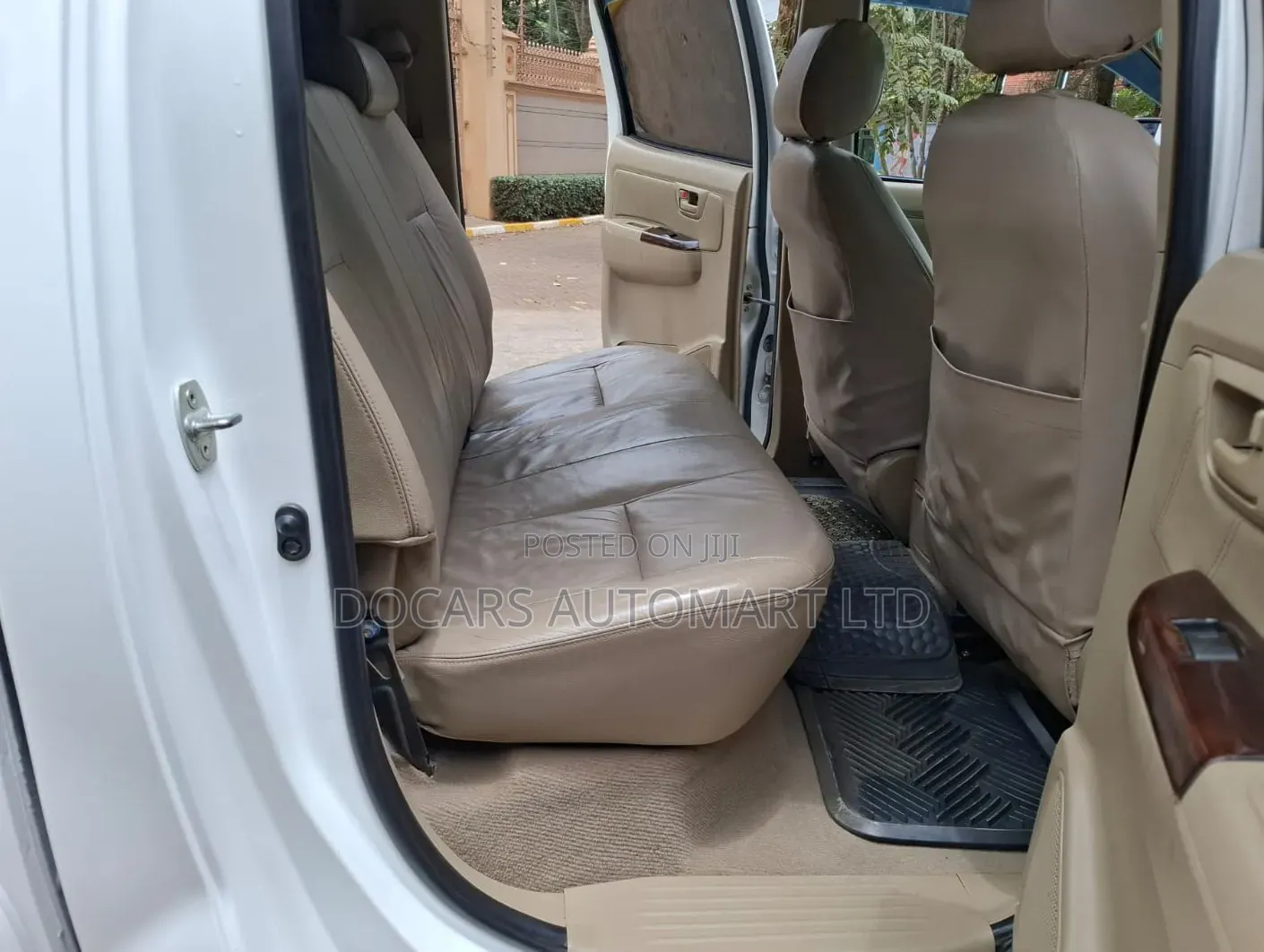Toyota Hilux 2011 White