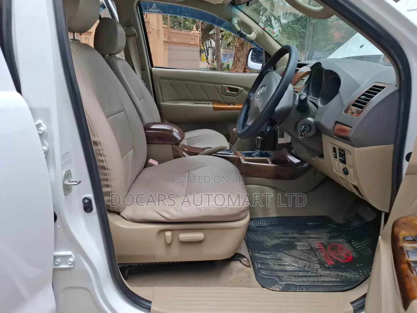Toyota Hilux 2011 White