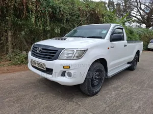 Toyota Hilux 2014 White