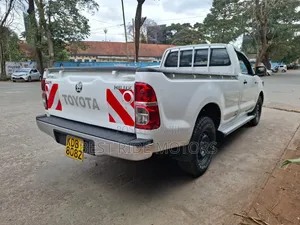 Toyota Hilux 2014 White