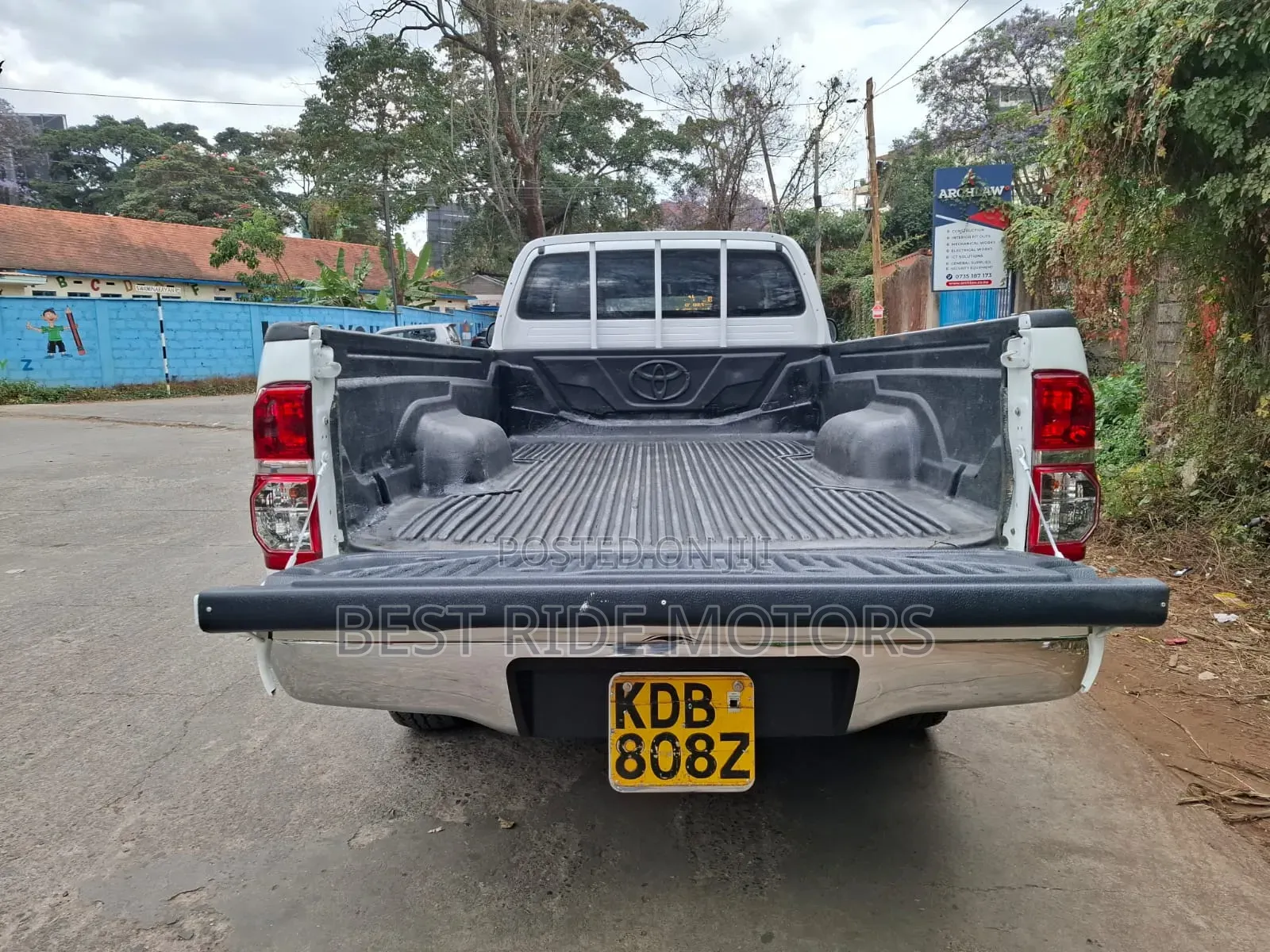 Toyota Hilux 2014 White