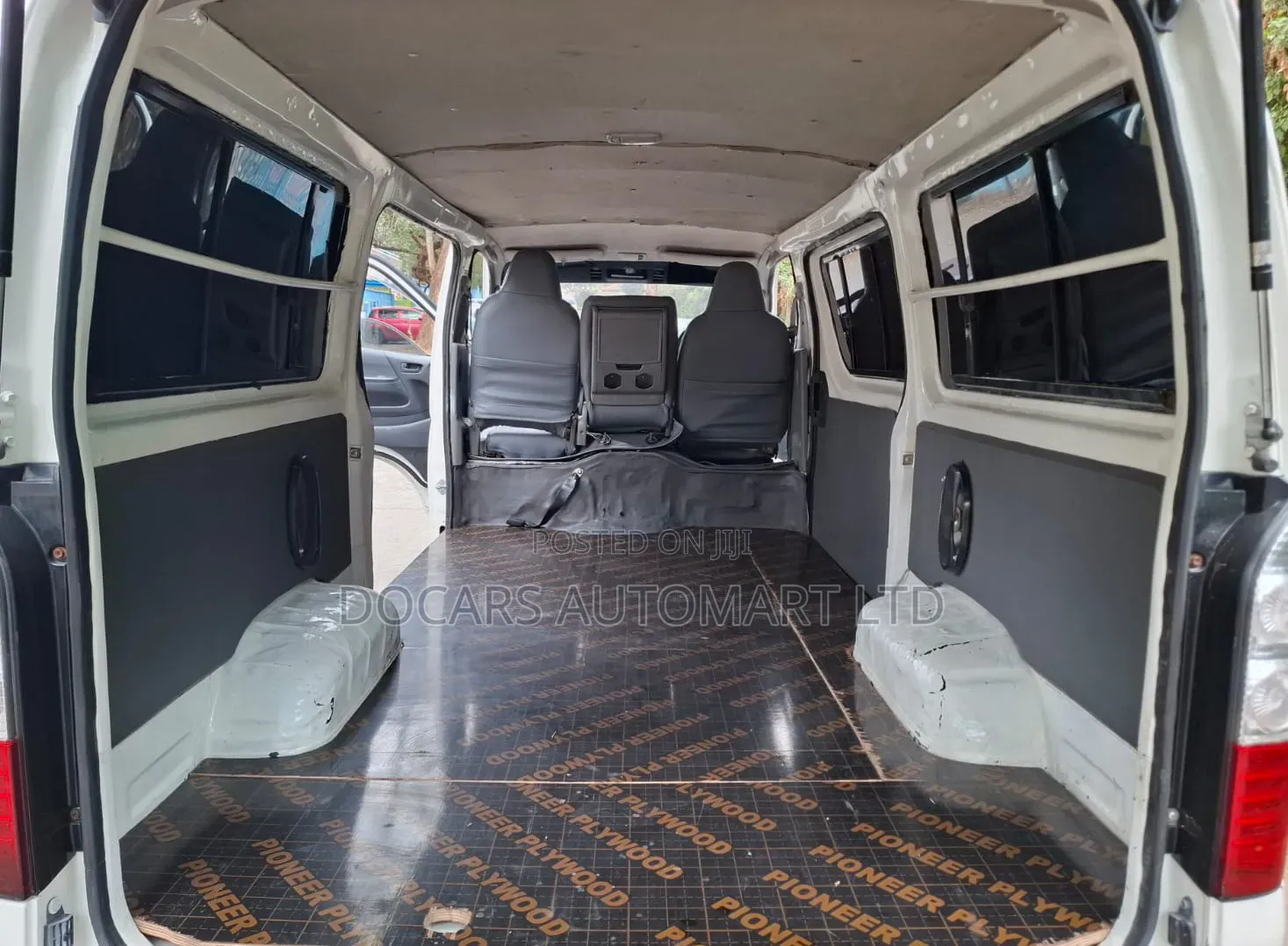 Toyota HiAce 2012 White