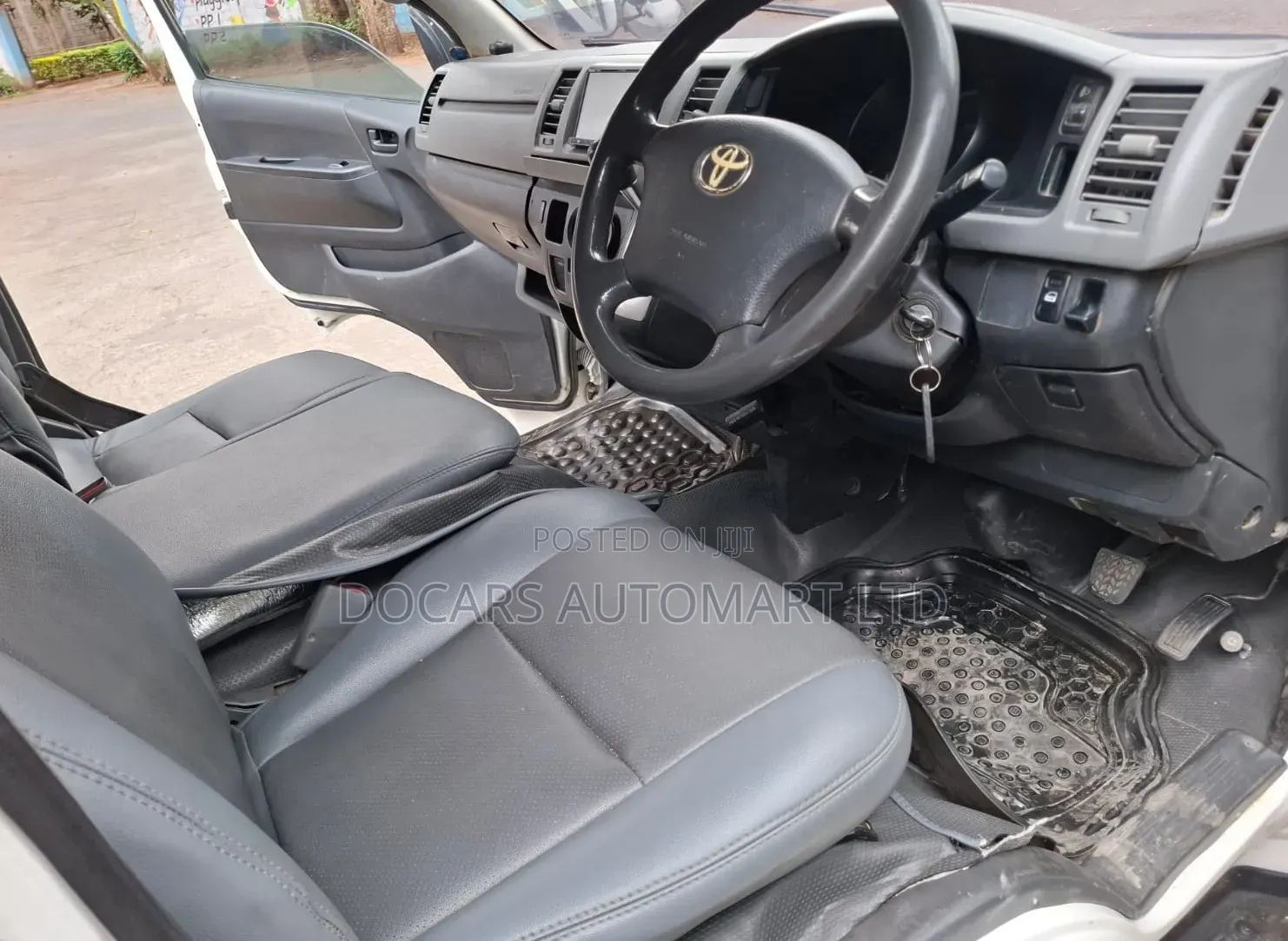 Toyota HiAce 2012 White