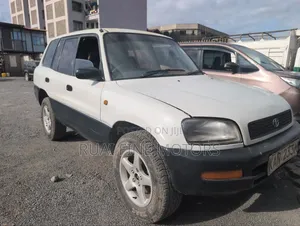 Toyota RAV4 1997 White