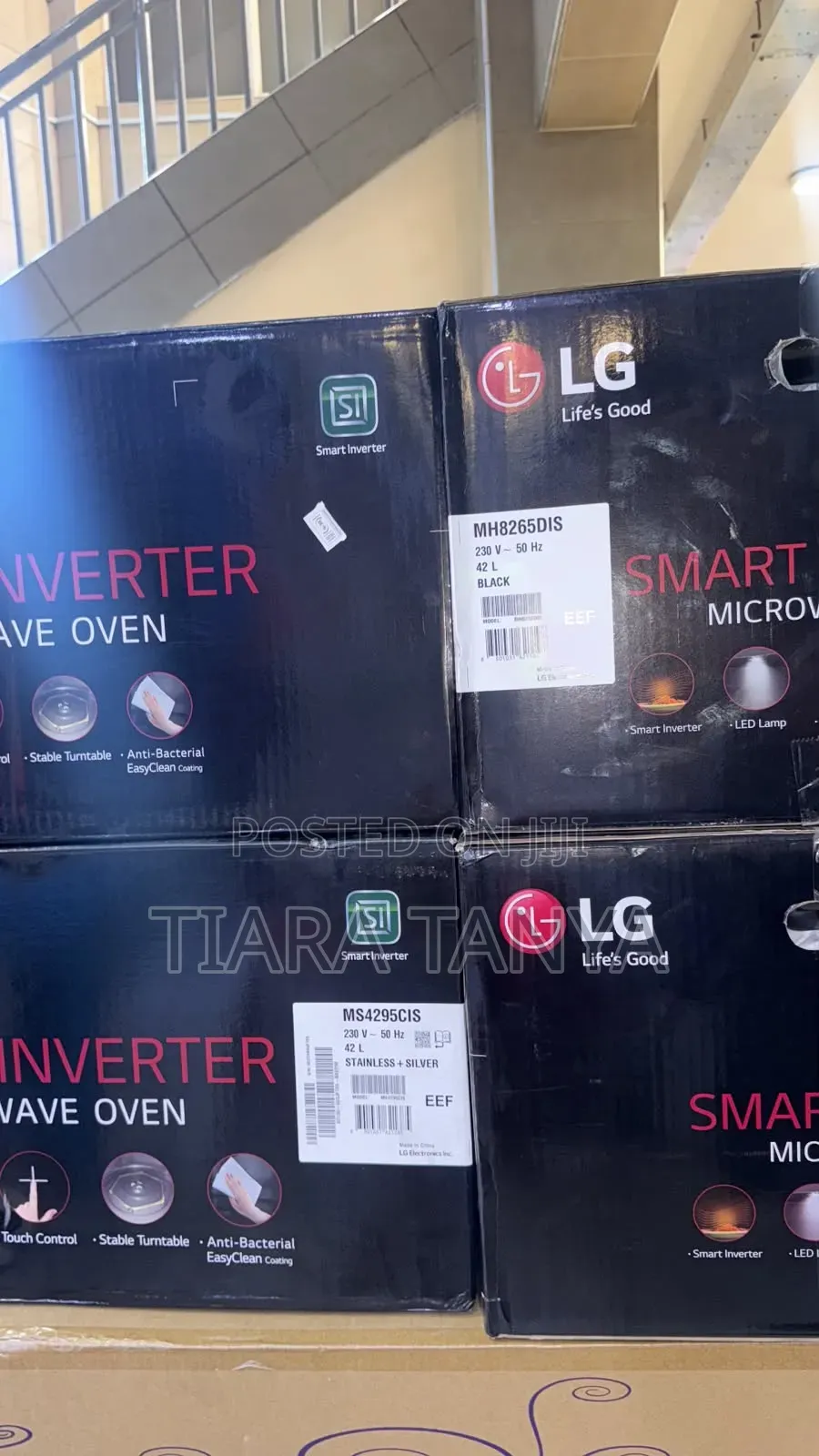 LG Microwave 42 Litres With Grill Black