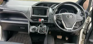 Toyota Voxy 2017 White