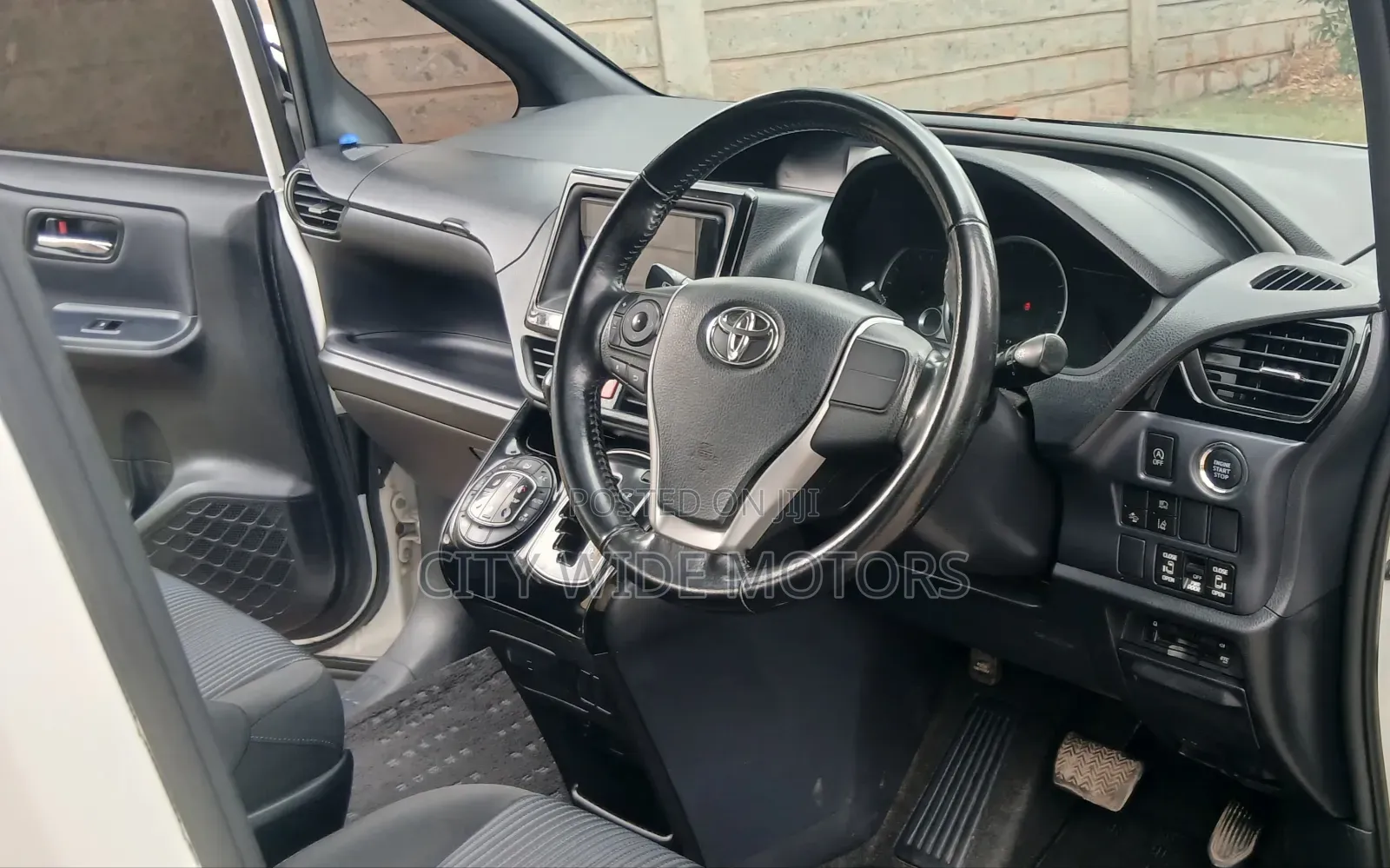 Toyota Voxy 2017 White