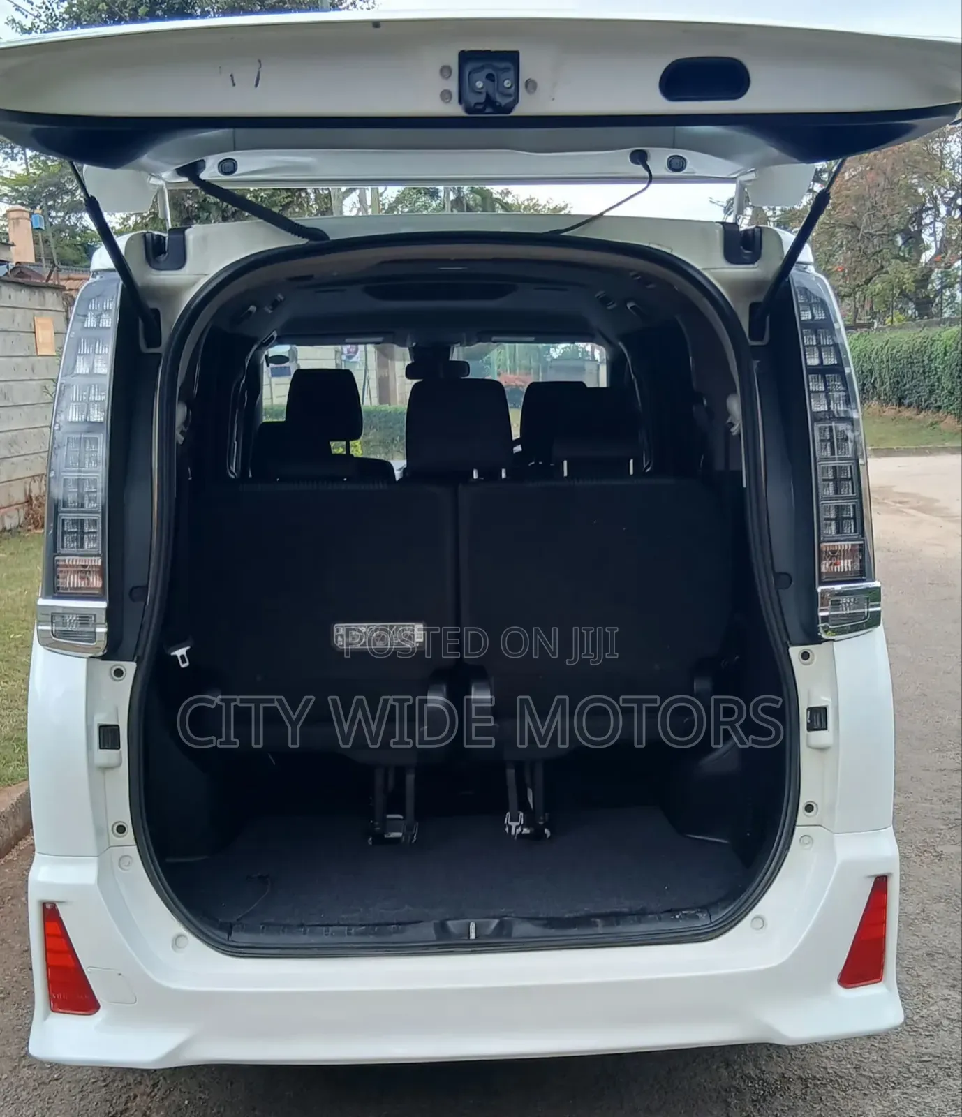 Toyota Voxy 2017 White