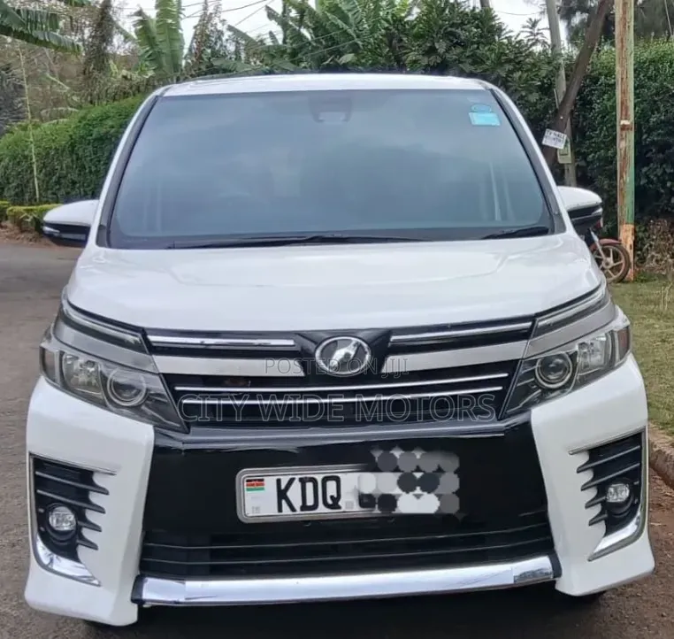 Toyota Voxy 2017 White