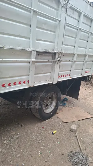 Mitsubishi Fh215 Lorry for Sale