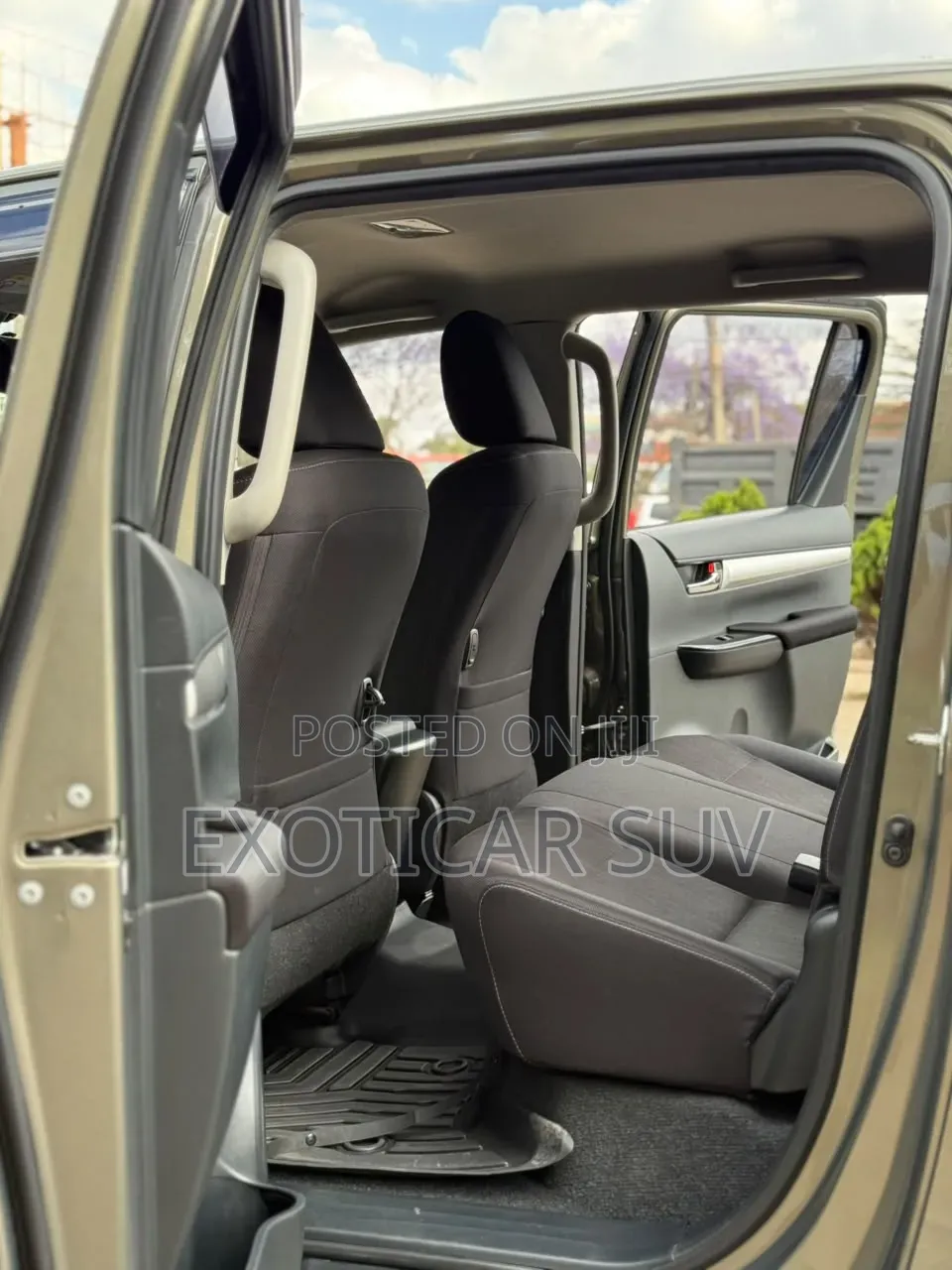Toyota Hilux 2023 Gold