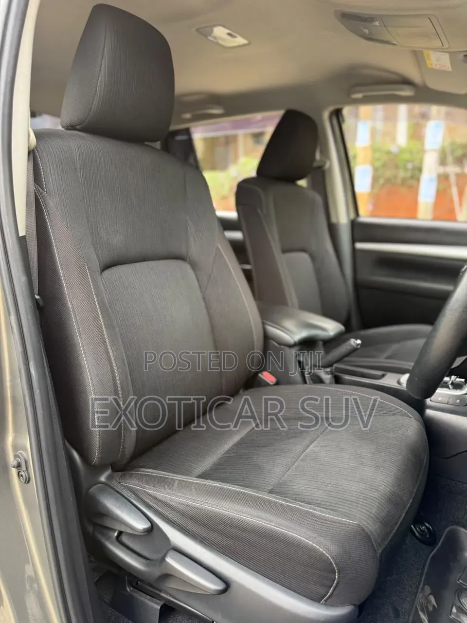 Toyota Hilux 2023 Gold