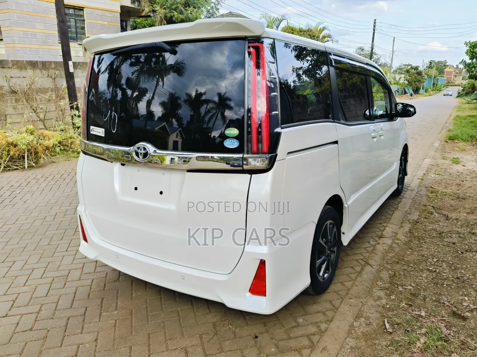 Toyota Noah 2.0 FWD (8 Seater) 2019 Pearl