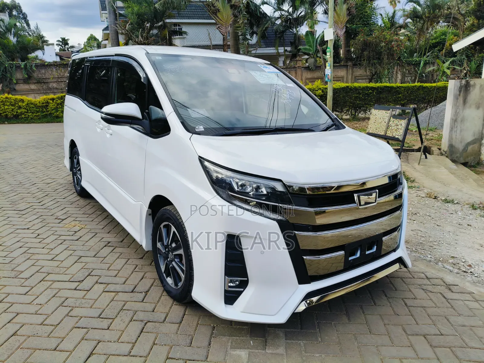 Toyota Noah 2.0 FWD (8 Seater) 2019 Pearl