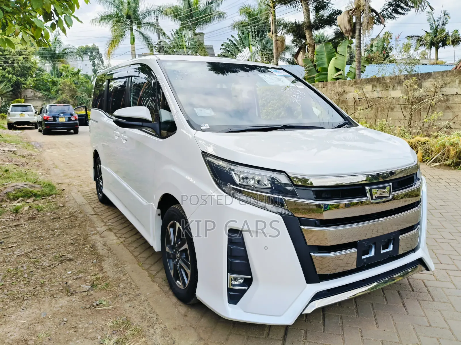 Toyota Noah 2.0 FWD (8 Seater) 2019 Pearl