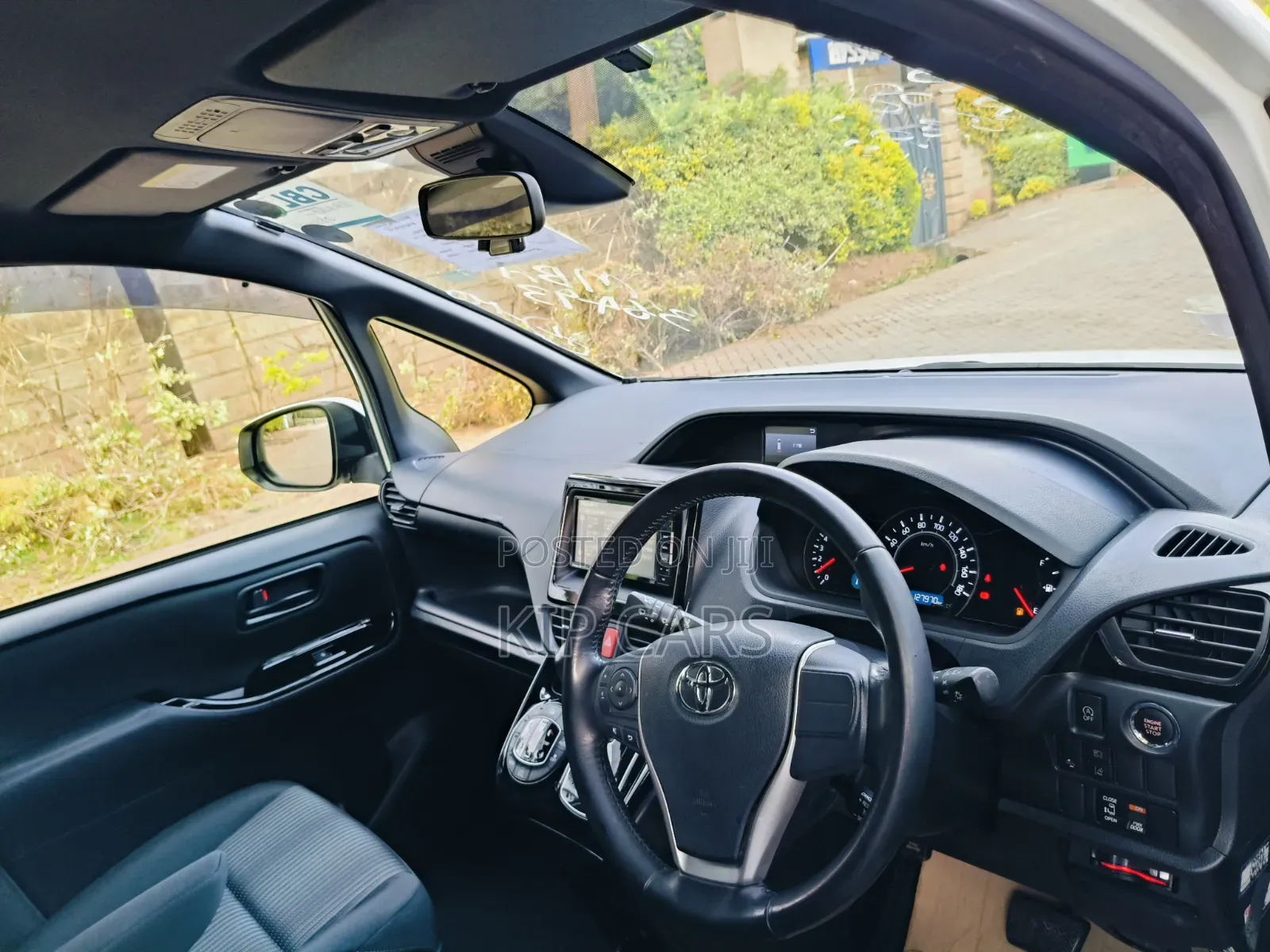 Toyota Noah 2.0 FWD (8 Seater) 2019 Pearl