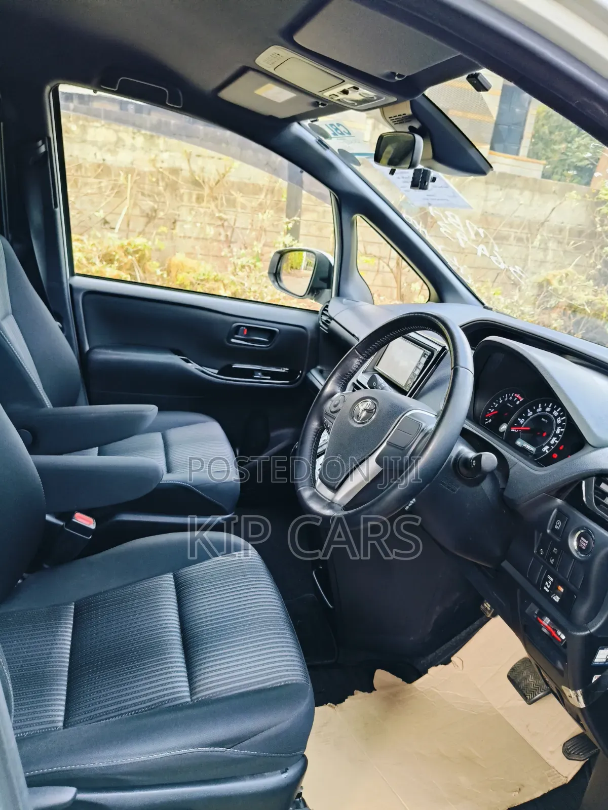 Toyota Noah 2.0 FWD (8 Seater) 2019 Pearl