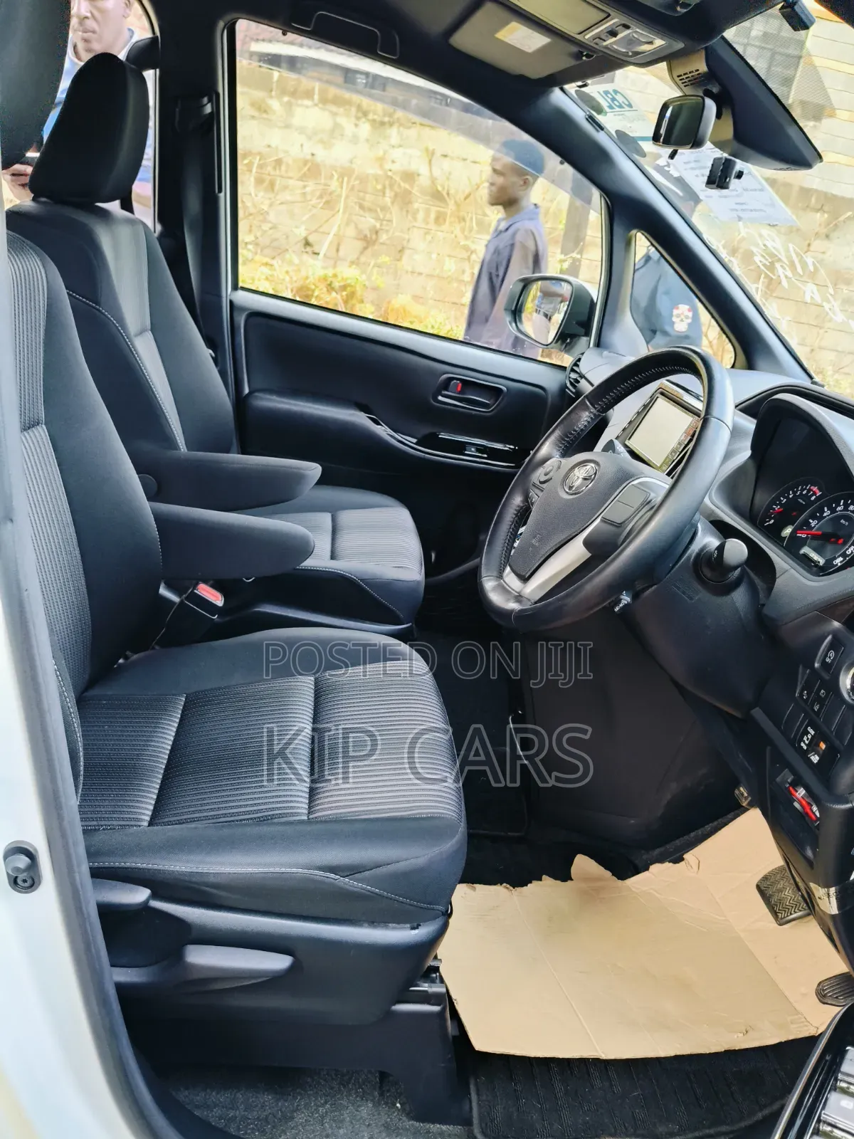 Toyota Noah 2.0 FWD (8 Seater) 2019 Pearl