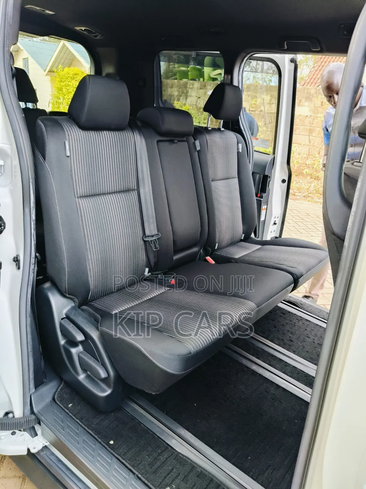 Toyota Noah 2.0 FWD (8 Seater) 2019 Pearl