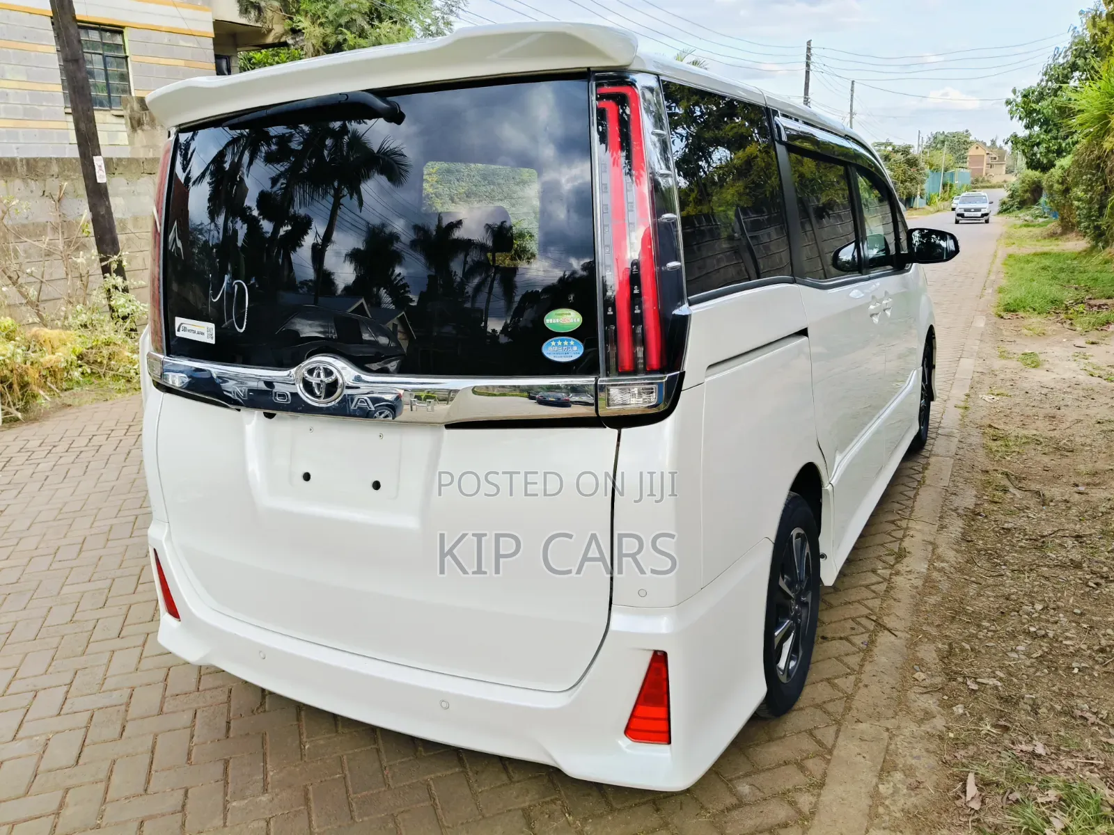 Toyota Noah 2.0 FWD (8 Seater) 2019 Pearl