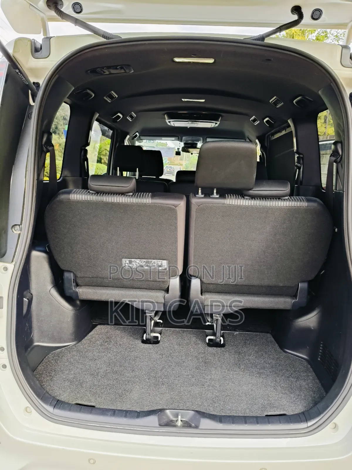 Toyota Noah 2.0 FWD (8 Seater) 2019 Pearl