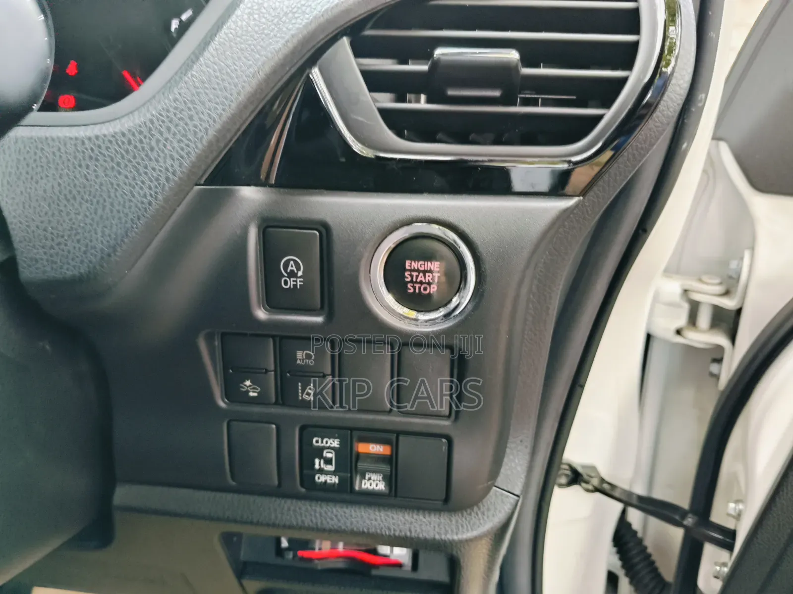 Toyota Noah 2.0 FWD (8 Seater) 2019 Pearl