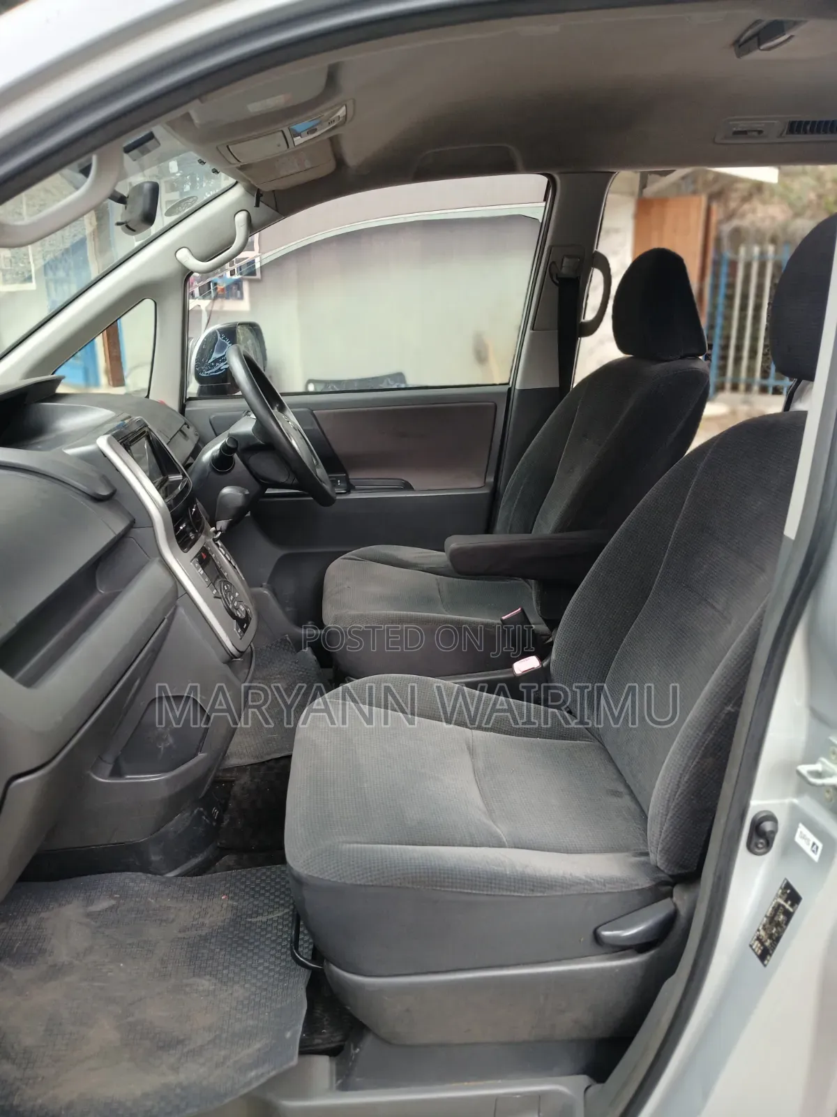 Toyota Noah 2.0 143hp FWD (7 Seater) 2008 Silver