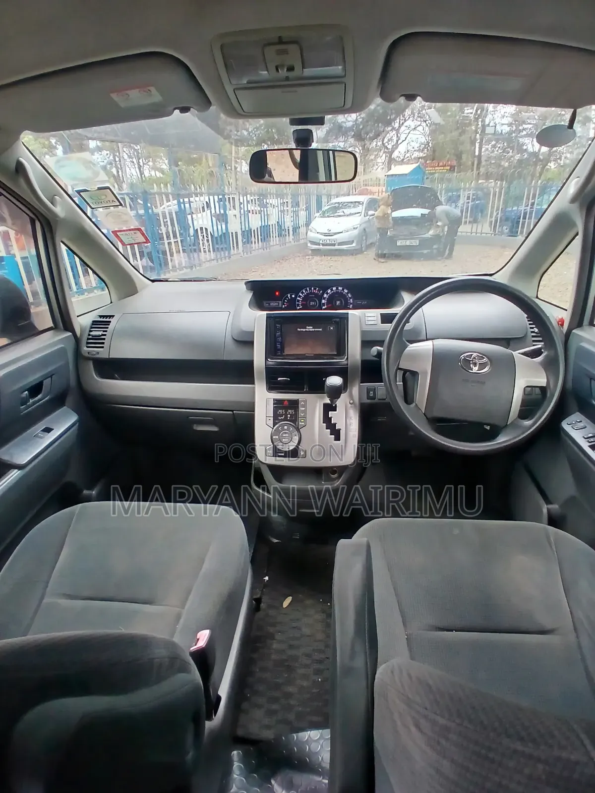 Toyota Noah 2.0 143hp FWD (7 Seater) 2008 Silver