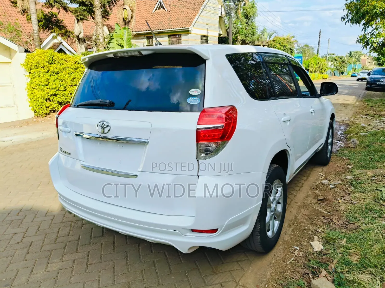 Toyota Vanguard 2011 Pearl