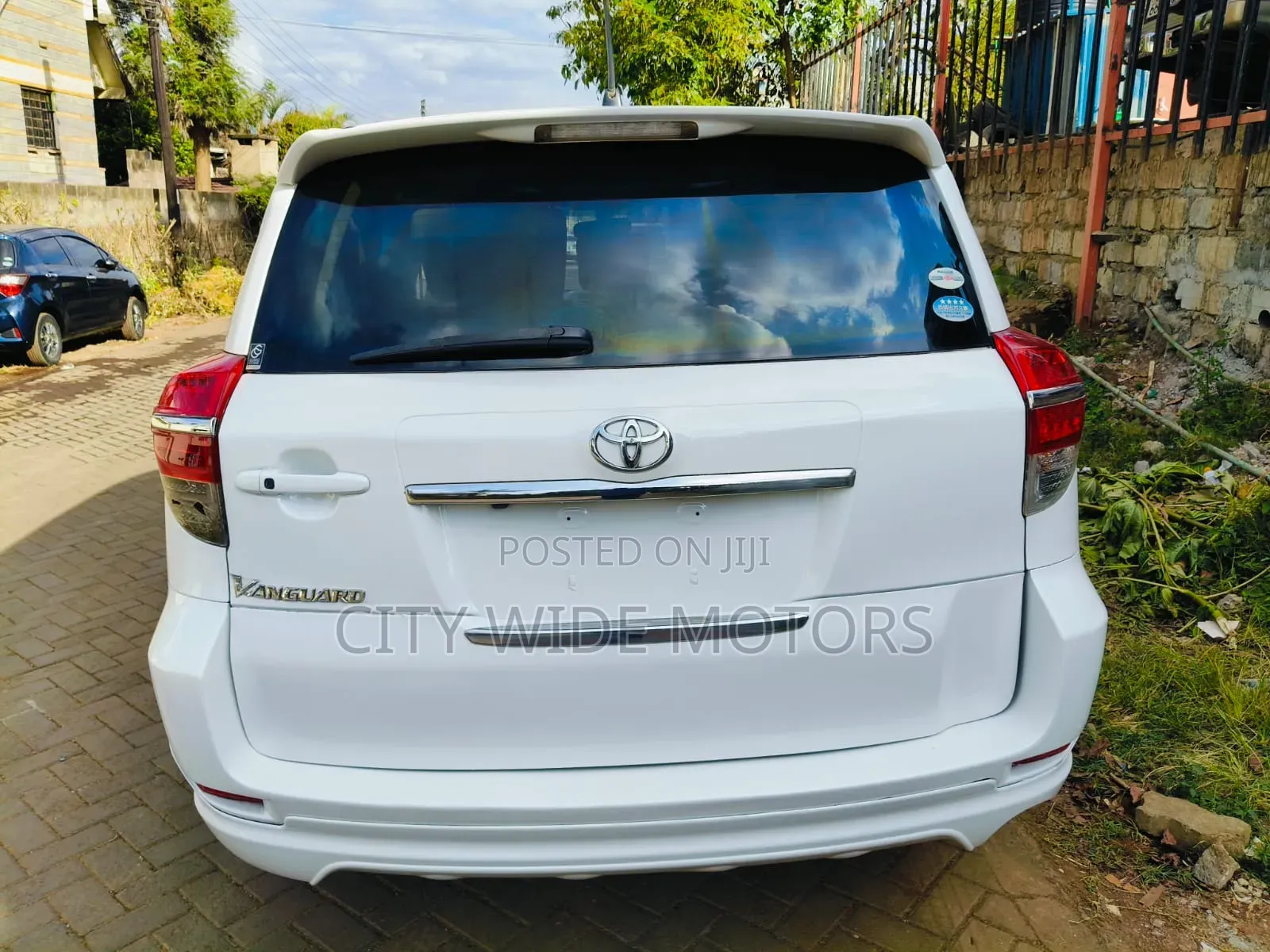 Toyota Vanguard 2011 Pearl