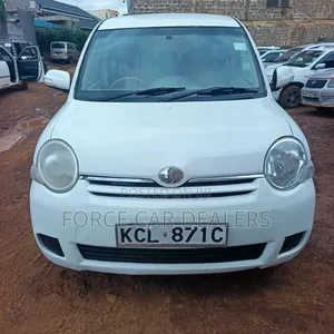 Toyota Sienta 2010 White