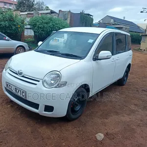 Toyota Sienta 2010 White