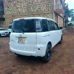 Toyota Sienta 2010 White