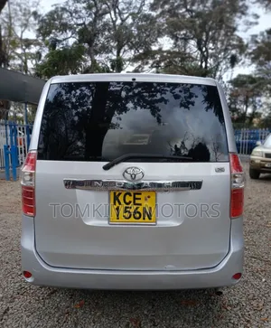 Toyota Noah 2010 Silver