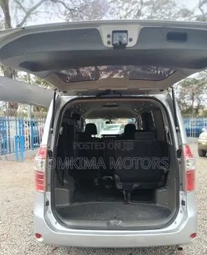 Toyota Noah 2010 Silver