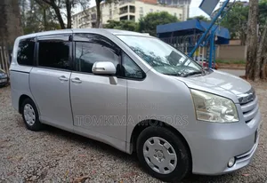 Toyota Noah 2010 Silver