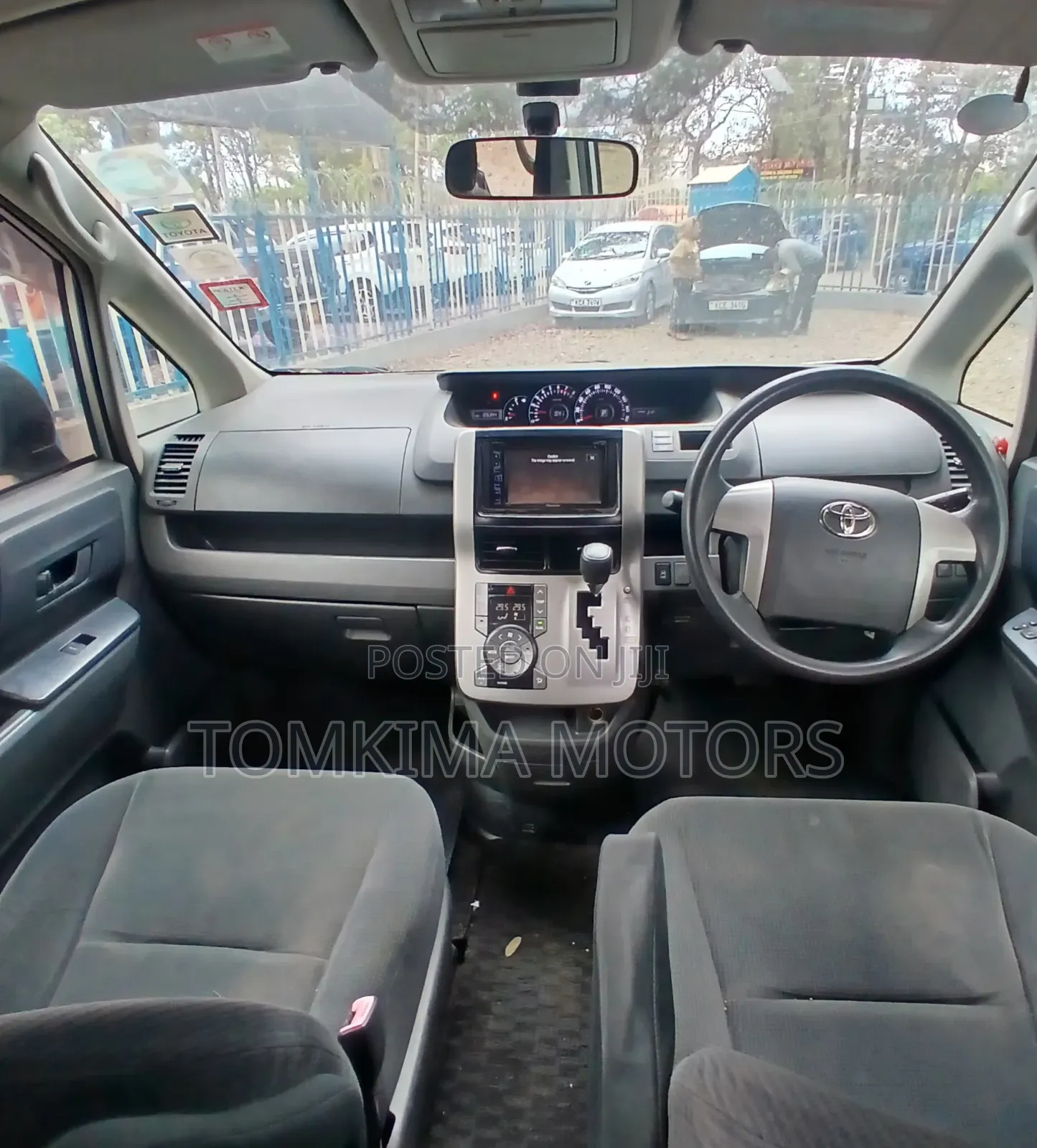 Toyota Noah 2010 Silver