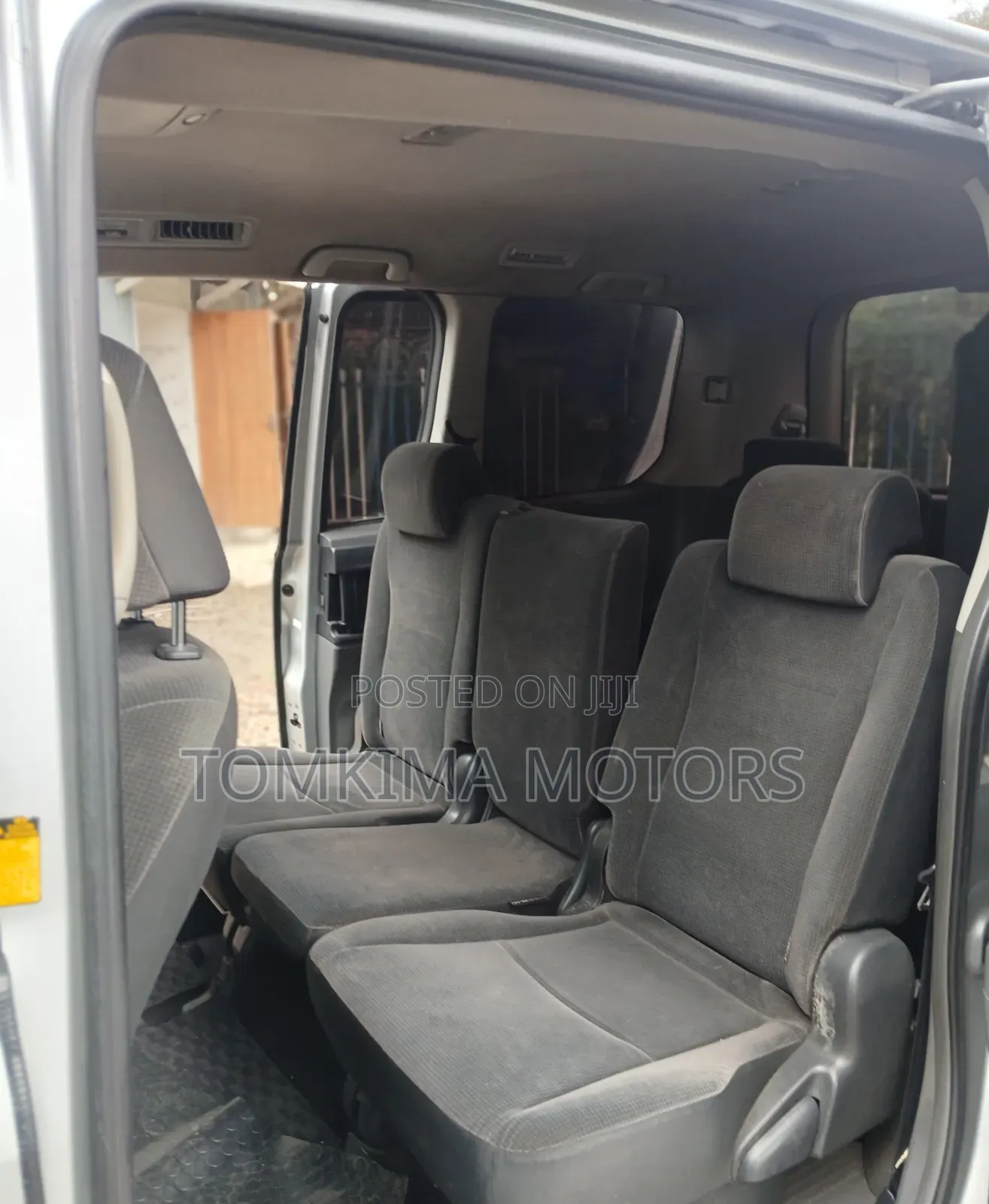 Toyota Noah 2010 Silver