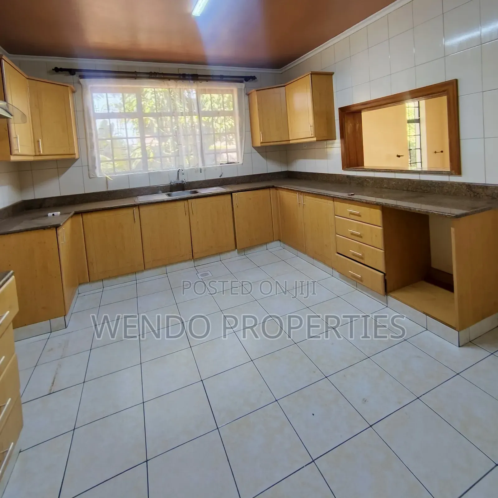 4bdrm Townhouse / Terrace in Maziwa for rent