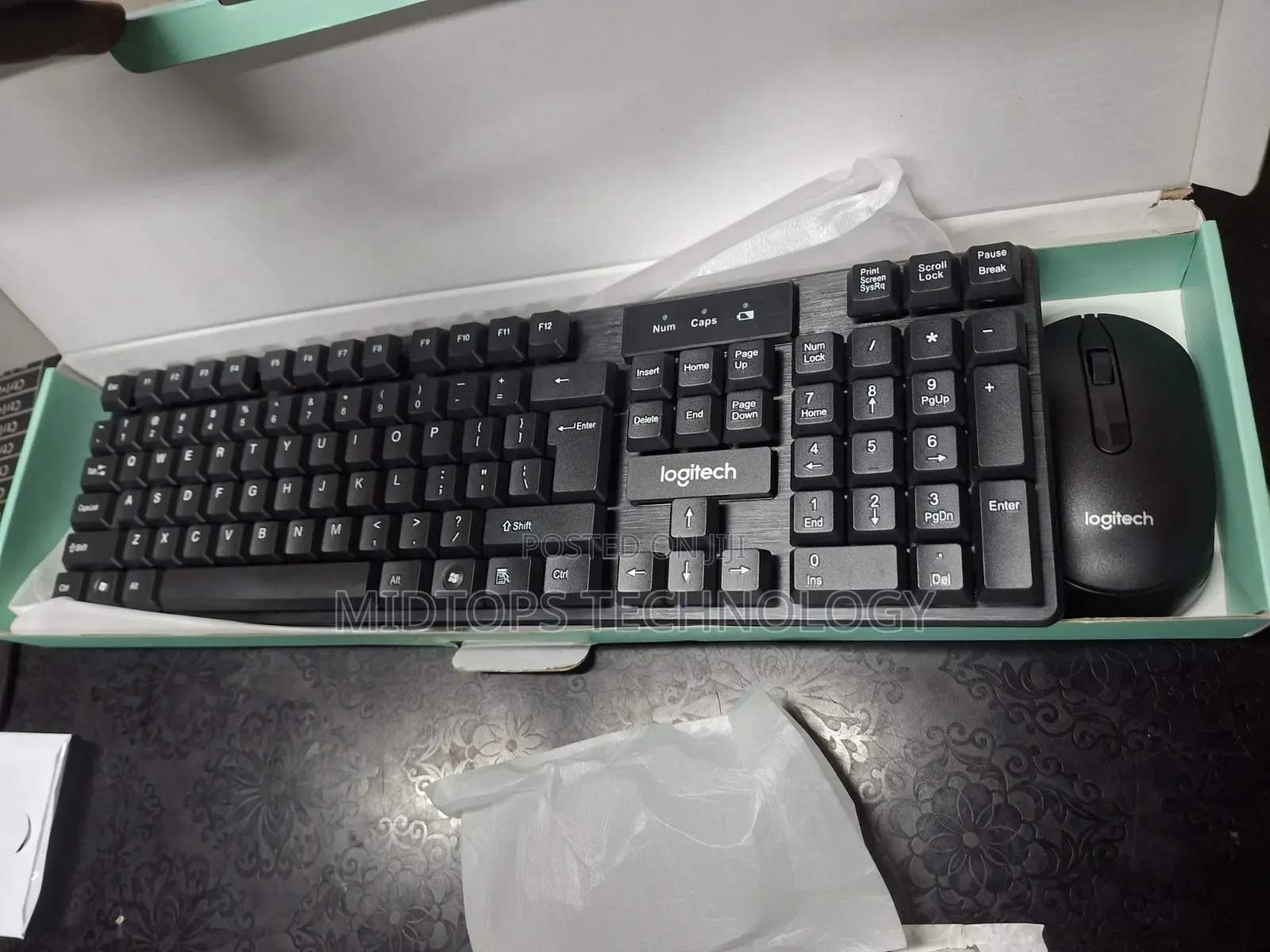 Wireless Logitec Keyboard and Mouse