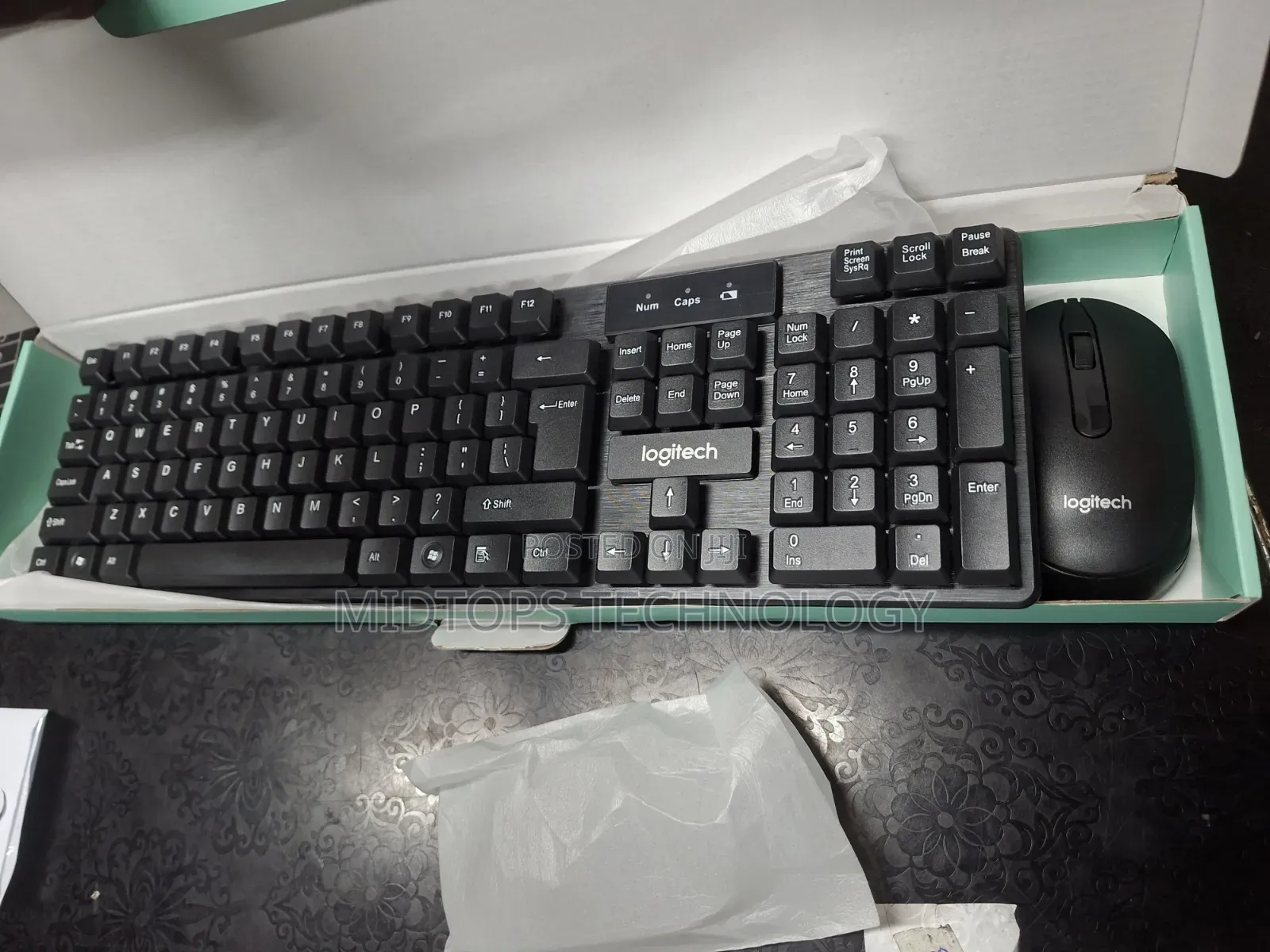 Wireless Logitec Keyboard and Mouse