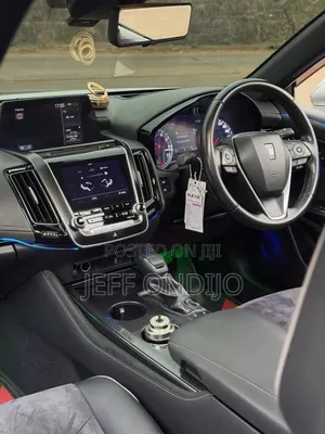 Toyota Crown 2019 Silver