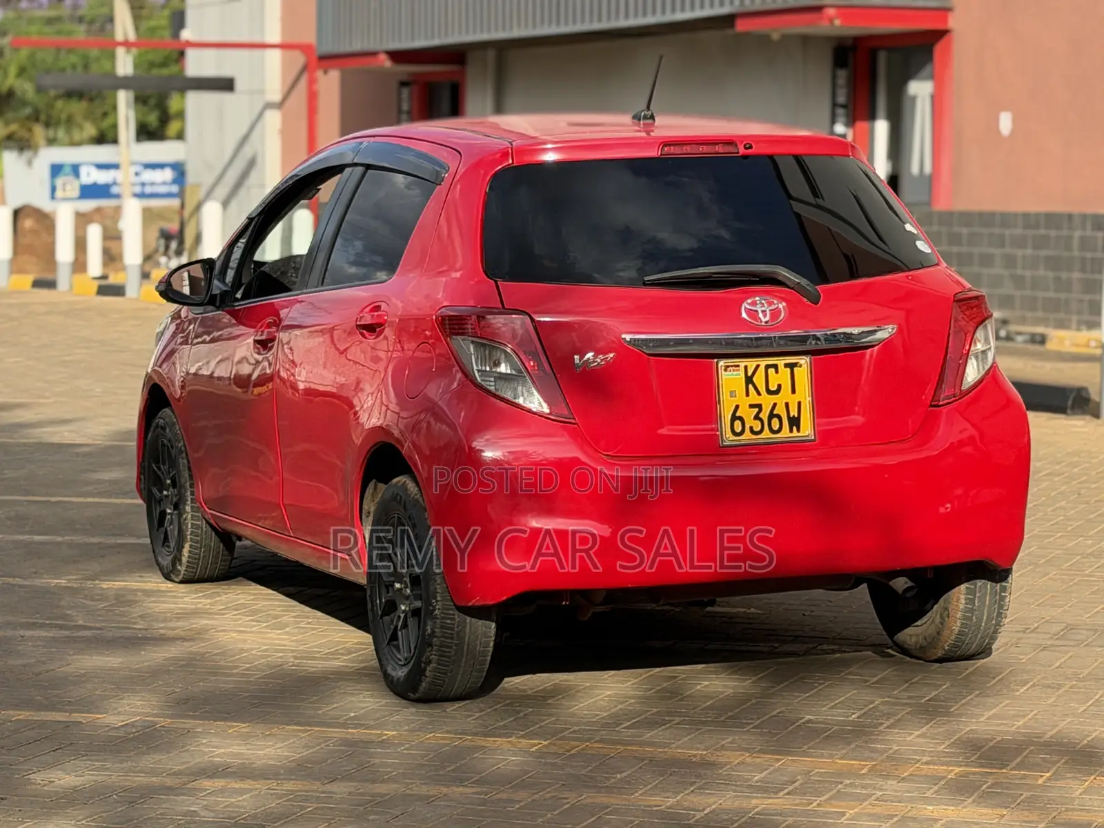 Toyota Vitz 2012 Gold