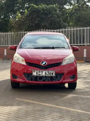 Toyota Vitz 2012 Gold